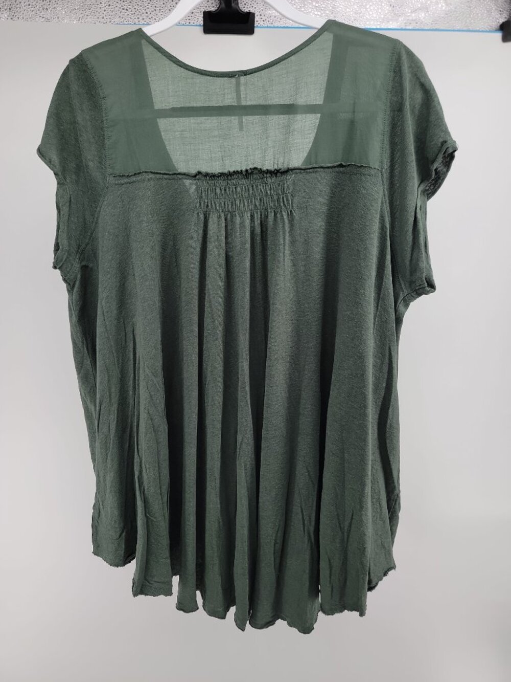 Free People Boho Tunic Top Medium Green Flowy Peasant Blouse Raw Hem Oversized - Picture 4 of 10